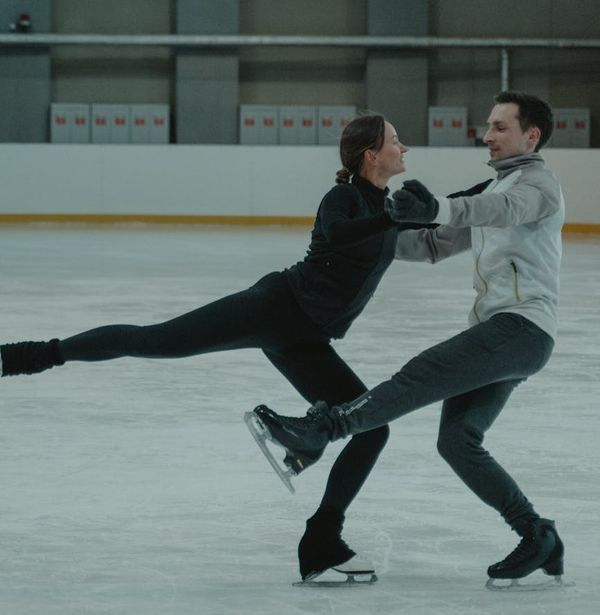 Man in mid-motion during a dynamic exercise, showing fluidity and control.